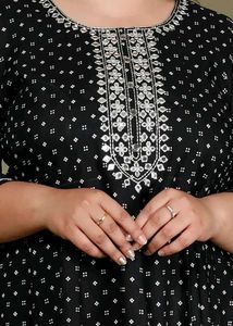 Elegant Black &amp; White Kurta