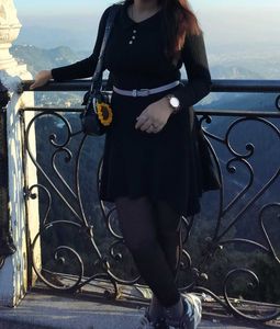 Chic Black Ribbed Knit Midi Dress