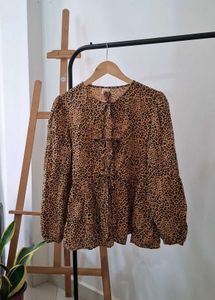 Animal Print front Tie-lace Blouse