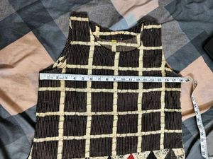Unique Geometric Print Sleeveless Top