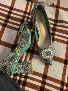 Elegant Women's Heels with Crystal Embellishments