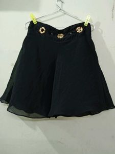 black skort (divider with skirt cover)