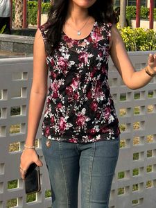 Chic Floral Lace Sleeveless Top