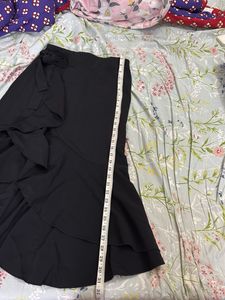 H&M Black Ruffle Skirt