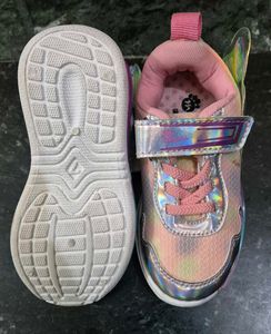 New baby girls sneakers shoes in size 7