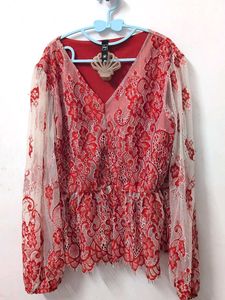 👋🏼 HEY grab this Red Lace Peplum Top