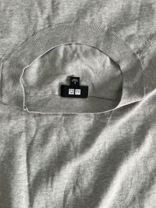 Uniqlo Gray Knit Tee - Short Sleeve