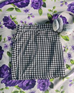 URBANIC Black&amp;White Geometrical Mini Skirt