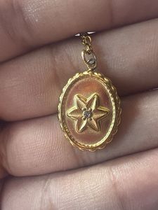 Gold Tone Pendant Necklace