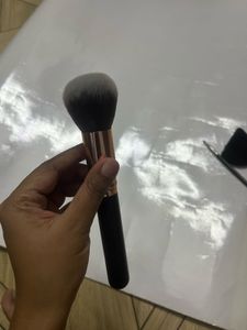 Sigma Beauty E05 Eyeliner And Allure Powder Brush