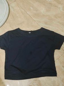 Basic Black crop top ( navy blue hint)