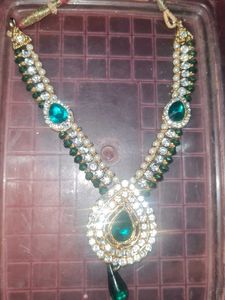 Elegant Emerald &amp; Crystal Dangle Earrings