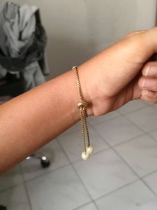 Elegant Gold-Tone Bracelet with Pearls