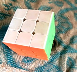 "🧩 Cubes 3x3 High-Speed Stickerless Magic Puzzle Cube Game Toy 🪄"
