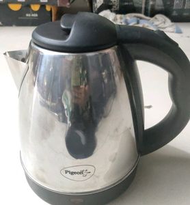 Pigeon Electric Kettle. (1.5 L Black, Silver).