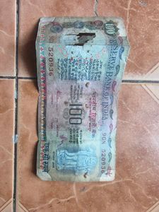 100 rs very old note rare