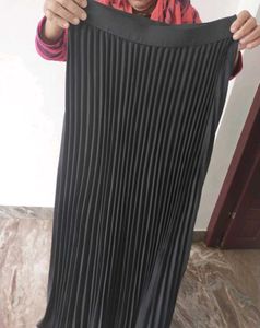 DL Fashion Women Solid Pleated Balck Skirt