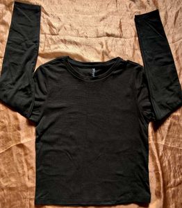 Black Fitted Round-Neck Top | Long Sleeves