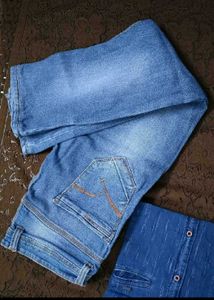 Blue Denim Ke Sath Pink Shirt Free
