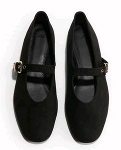 Chic Black Mary Jane Flats