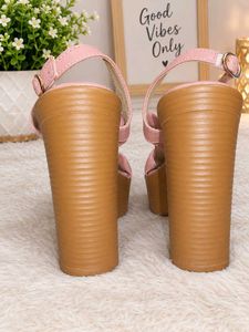 Chic Twisted Strap Pink Sandals