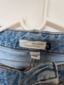 Women’s Blue Distressed Jeans – Size 26