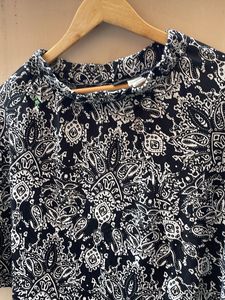 Stylish Black &amp; White Paisley Print Top