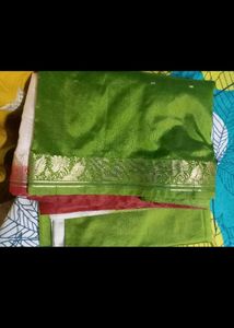 Elegant Maroon &amp; Green Tie-Dye Saree