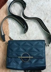 Stylish Black sling Bag.🖤Best for hangover