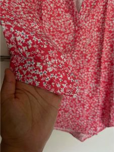 Chic Red Floral Print V-Neck Tunic Top