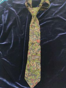 Vintage Floral Pattern Tie