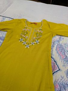Elegant Yellow Embroidered Kurta