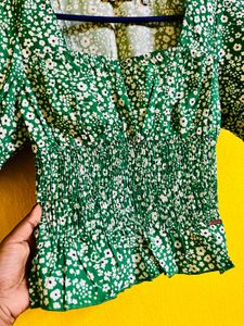 PUFF SLEEVE FLORAL PRINT CROP TOP