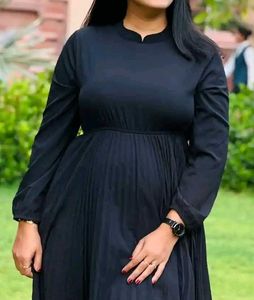 Elegant Black Pleated Midi Dress
