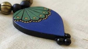 Necklace &amp; Earring Set