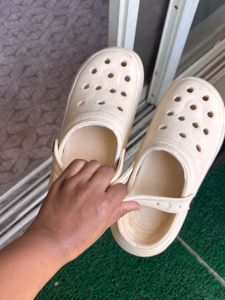 Comfortable white Clogs