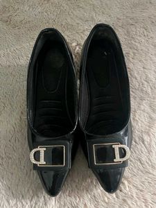 Elegant Black Ballerinas