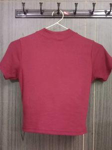 maroon crop top
