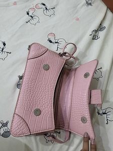 Chic Pink Croc-Embossed Shoulder Bag