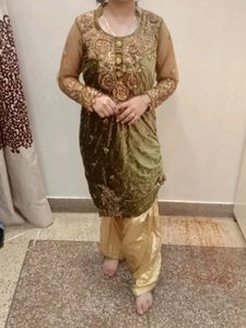 Women Ethnic Partywear Velvet Kurta