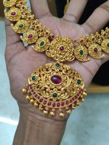 Exquisite Gold Necklace with Gemstones