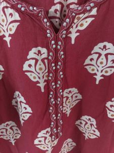😍Maroon Printed Kurta with Embellished Neckl