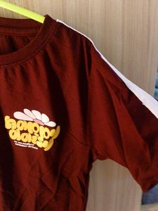 Maroon T-shirt with "Happy Days" Graphic