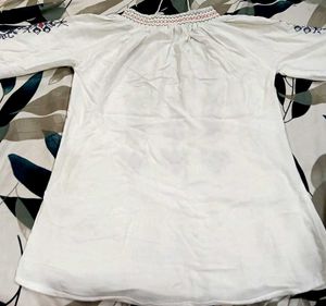 Embroidered White Cotton Kurta