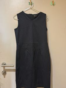 Classic Black Sleeveless V-Neck Dress