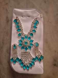 Stunning Teal Jewel Necklace & Earring Set