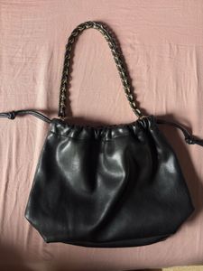 Chic Black Drawstring Hobo Bag with Chain