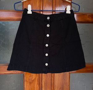 H&amp;M Classic Black A-Line Button-Front Denim Skirt