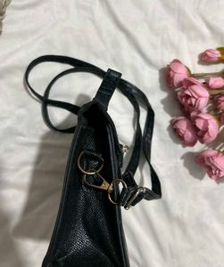 Savana Black Textured Handbag