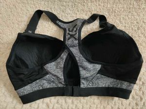 Victoria’s Secret VSX Featherweight Sports Bra